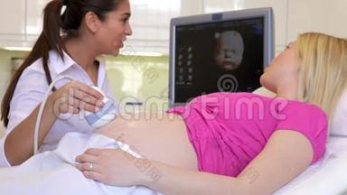有4D超声扫描的孕妇